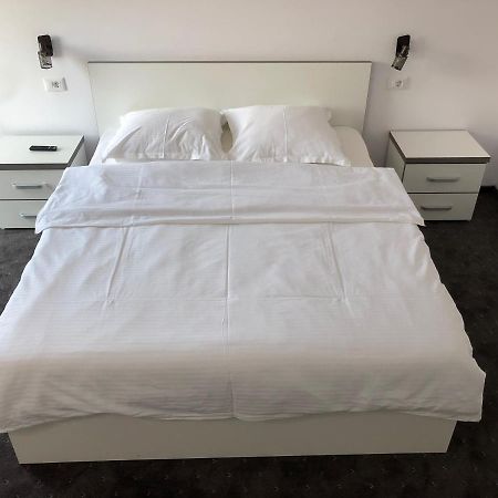 Bed and Breakfast Casa Galbena Arbore Екстер'єр фото