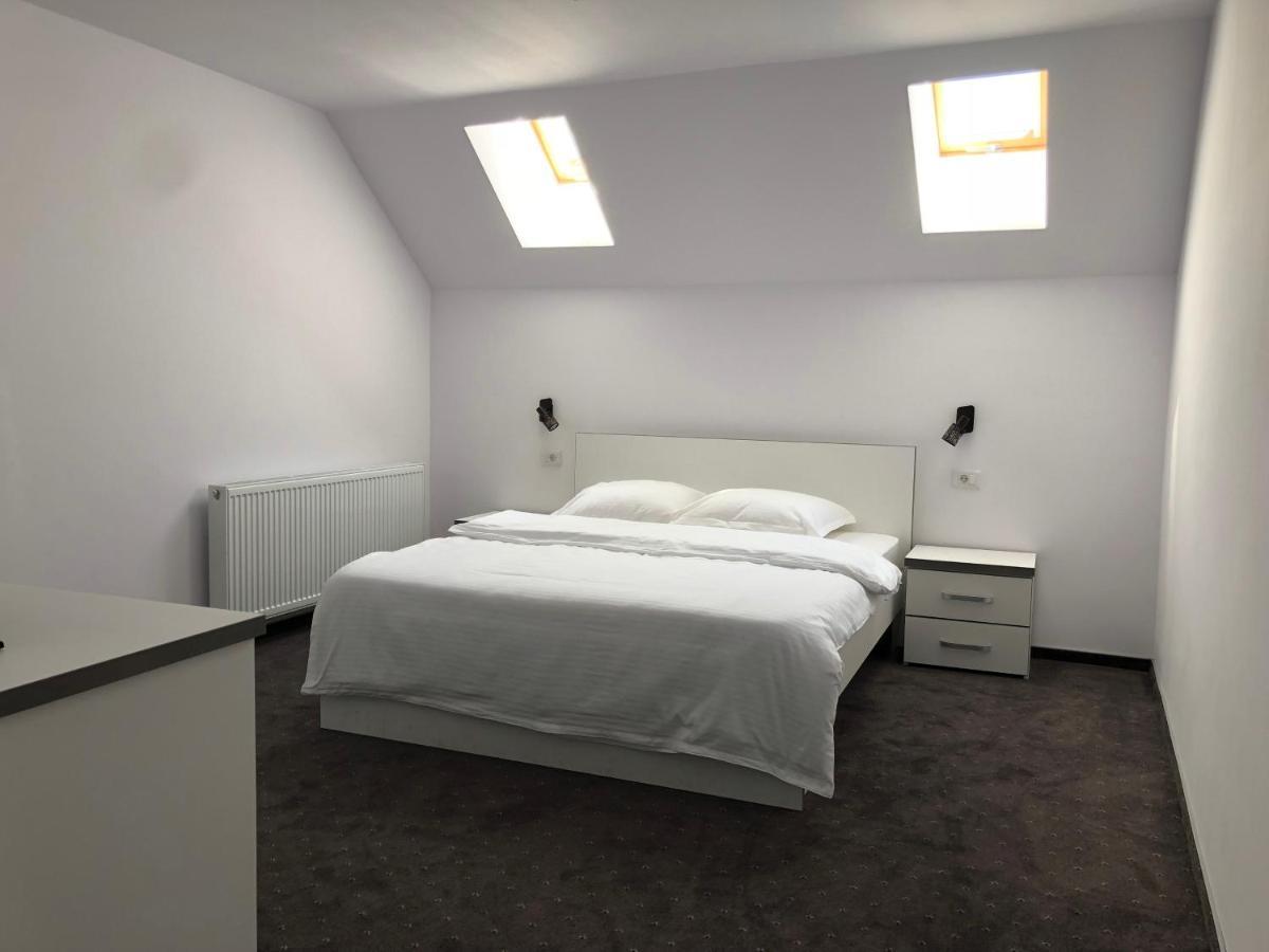 Bed and Breakfast Casa Galbena Arbore Екстер'єр фото
